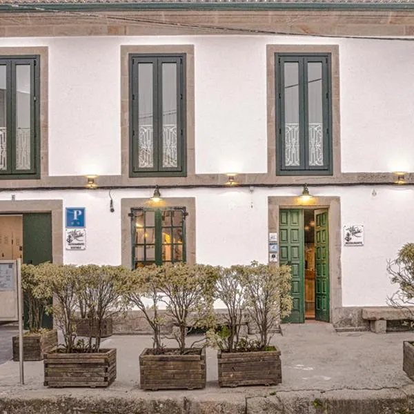 A Casa do Tella e Rosalía, hotel in Portosin