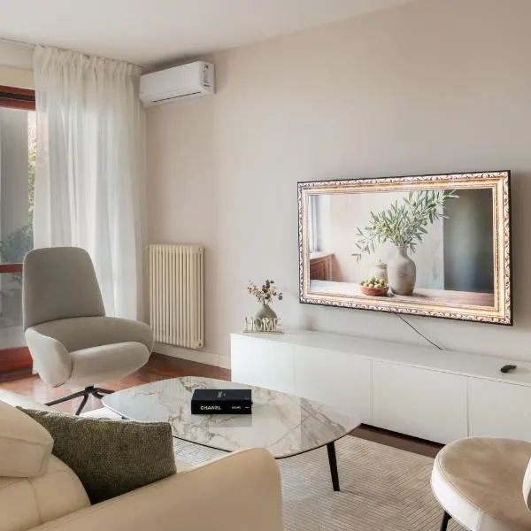 Elegante Como Centro Apartment By Icon7 Luxury โรงแรมในโกโม