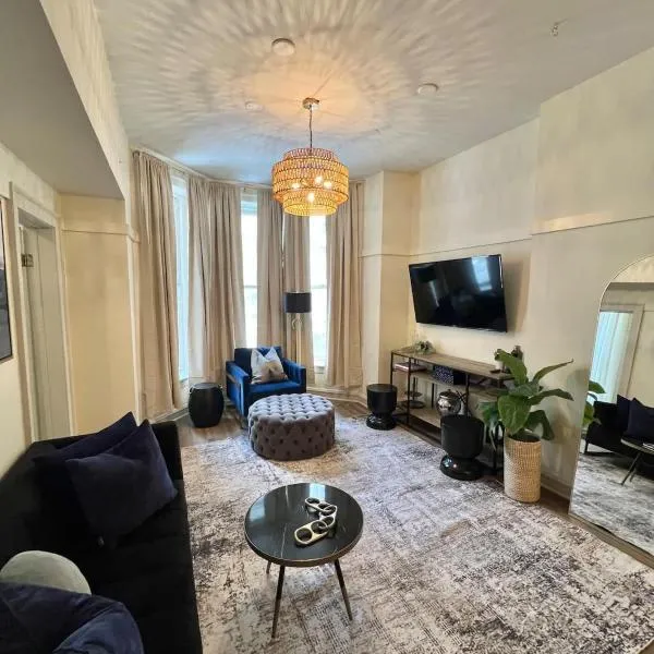 Elegant 3BR River North Escape l Free Parking, hotel en Chicago