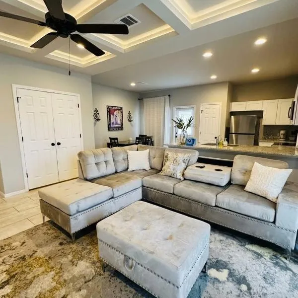 Gorgeous, Brand New 3 Bedrooms Home- Built 2024, Near SeaWorld & Lackland AFB, hotelli kohteessa San Antonio
