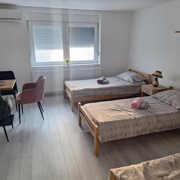 King Rooms, hotel en Novi Kneževac