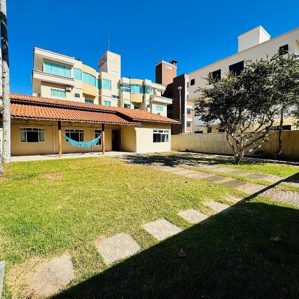 Casa dos Golfinhos a 100 metros da Praia de Palmas, casa individual com 3 quartos.