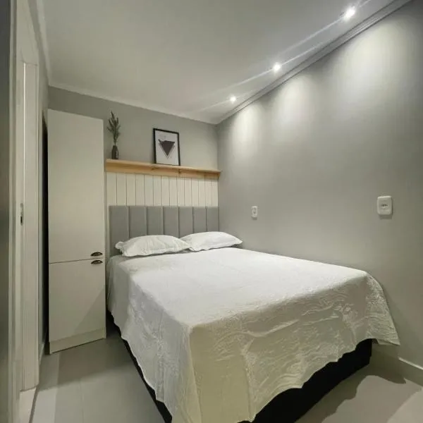 Studio confortável e bem localizado no centro de Gaspar, 15 minutos de Blumenau, hotel a Gaspar