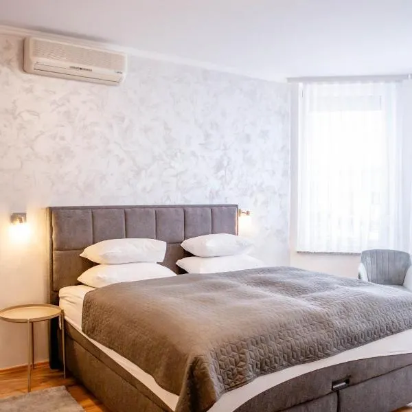 Rooms Ikar, hotel in Velika Gorica