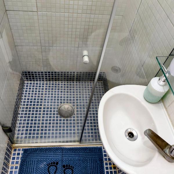 12F-Apartamento 2 Quartos com Ar Condicionado, Internet e TV a cabo, 1 Garagem - Vista Mar - Praia do Tombo - Guarujá - Foto 3