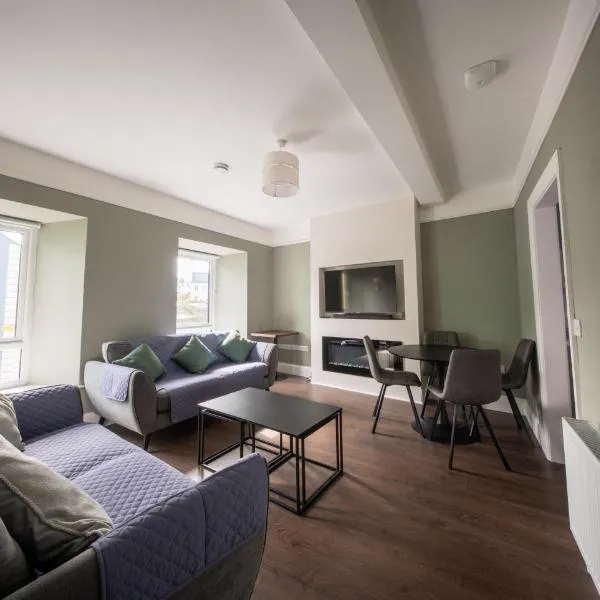Spacious Townhouse in Kinvara Perfect for Groups, hotel in Kinvara