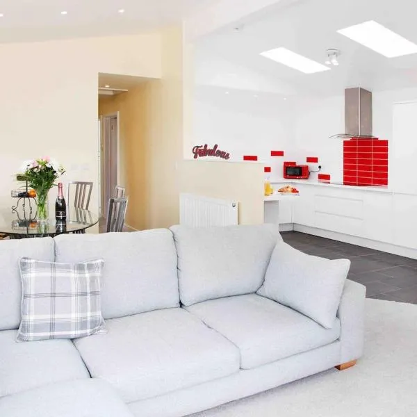 Long acre lodge Modern Family Lodge Sleeps 6 DevonCornwall Border, hotel en Bideford