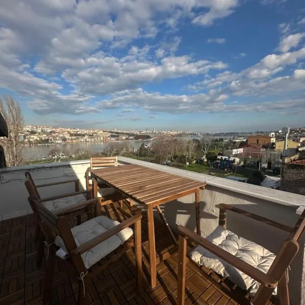 Timeless House Overlooking the Golden Horn with Sea - Nilorayn, hotel in Istanbul