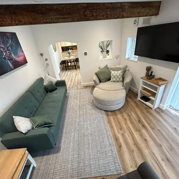 Lovely 2 Bedroom 2 Bathroom Cottage In Cheadle Staffordshire, hotel a Cheadle
