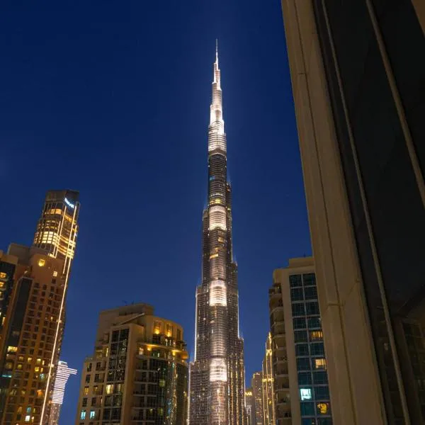 Luxury Cozy Minimalist 1BR Haven Burj View, Hotel in Sabkhah