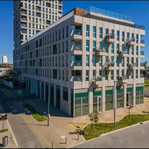 Moderno Depto con Pileta en Terraza, Gym y Sauna, hotel en Rosario