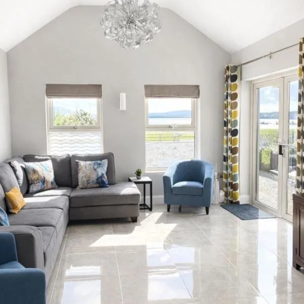 Maries House Doohoma Head Peaceful Luxury Coastal Retreat Sea Beach Achill Views Wild Atlantic Way Erris Mayo Ireland Sleeps 10, hotel in Doohooma