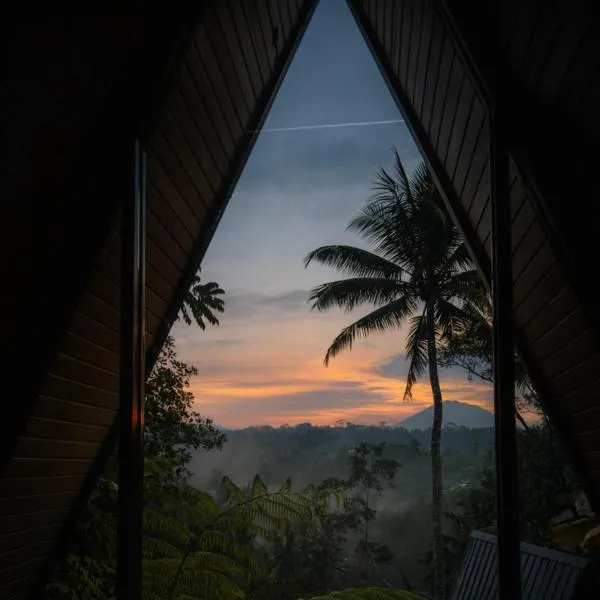 Delta Casa Ubud - A-Frame Jungle Retreat with Volcano View and Hot-Tubs, hotel di Gianyar
