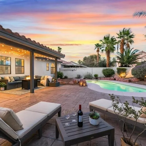 Luxury Vegas Escape,Pool, Gameroom, Mtn Views, EV, hotel in Las Vegas