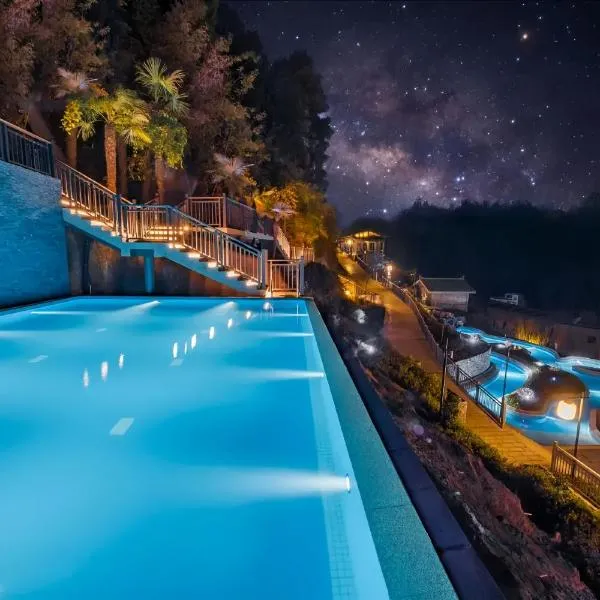 Phoenix Fairyland Hot Springs Hotel-best Grand Hotel l&swimming facilities-Sumptuous breakfast-only hot spring-10minute walk to the Town-free pick up、鳳凰県のホテル