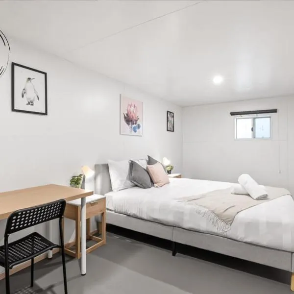 Detached Queen Room in Pymble - Serene Spot - Shared Bathroom, hotel a Pymble