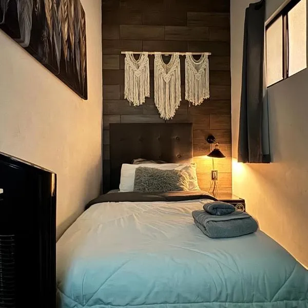 Habitacion privada en Condesa Ideal para 1 persona baño semiprivado, hotel a Città del Messico