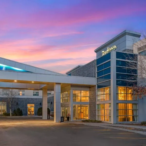 Radisson Hotel & Conference Centre Calgary Airport: Calgary şehrinde bir otel