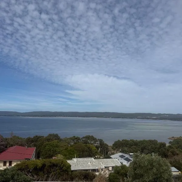 Pillais B and B، فندق في ألباني