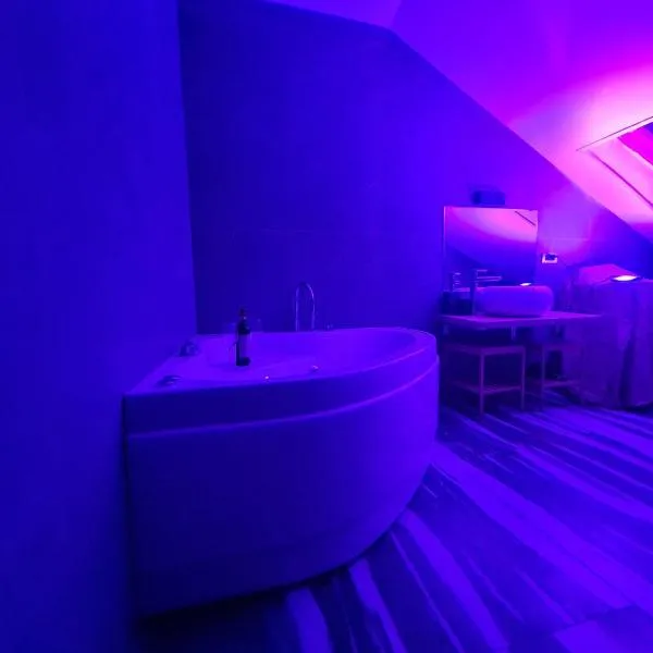 LA SUITE DEL DOGE - Suite Privata con Vasca, Ingresso Indipendente e Cromoterapia, hotel v destinaci Alessandria