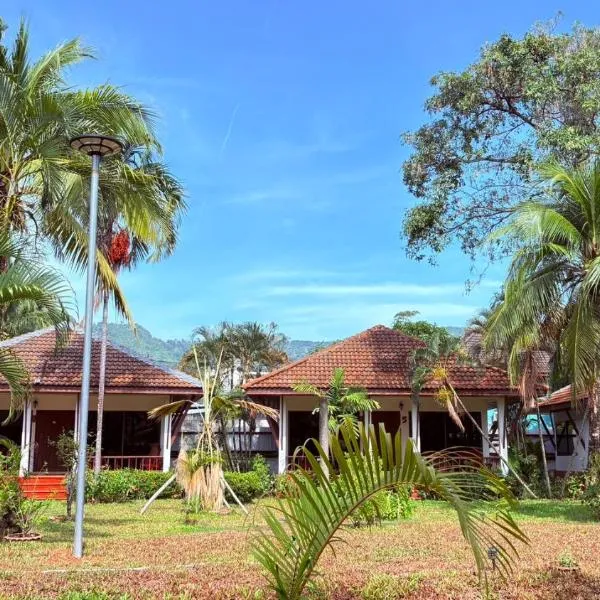 Kamala Garden Bungalows، فندق في شاطئ كامالا