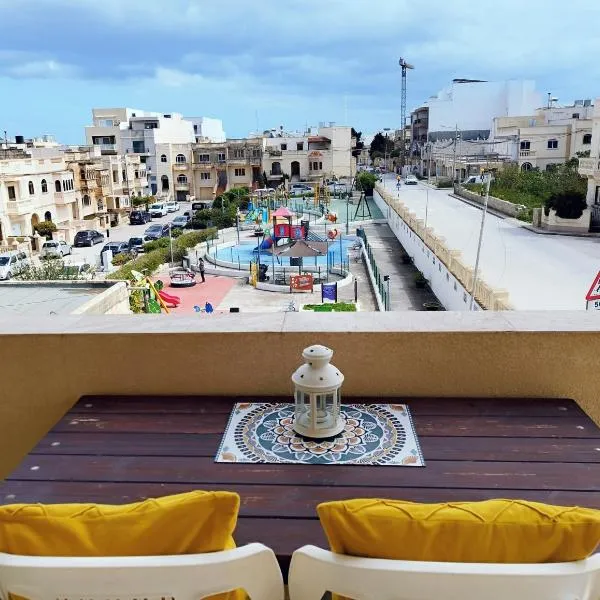 Joseph 2, Charming Retreat with park views and close to the airport, hotel a Siġġiewi