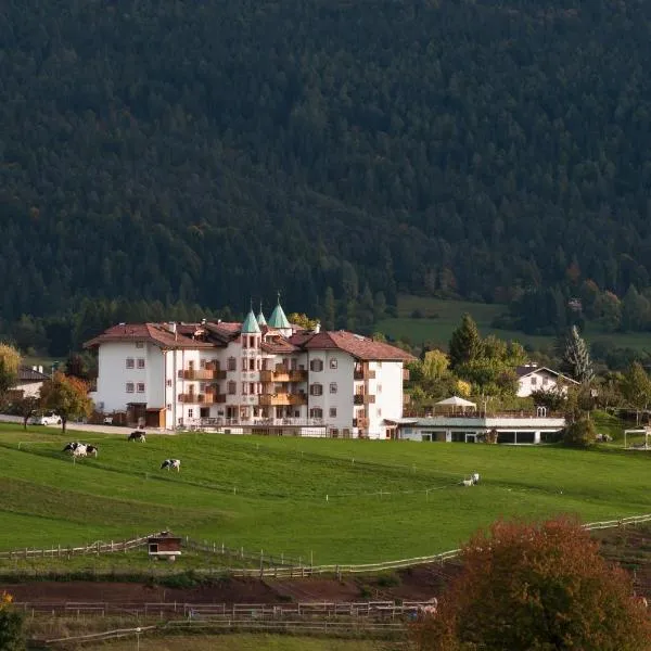 Hotel Rosa Resort, hotel i Cavareno