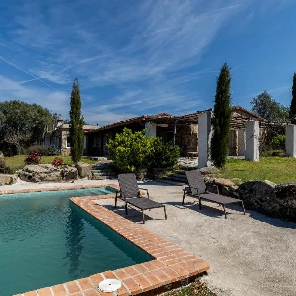 Casa En El Valle Del Tietar、Fresnedillaのホテル