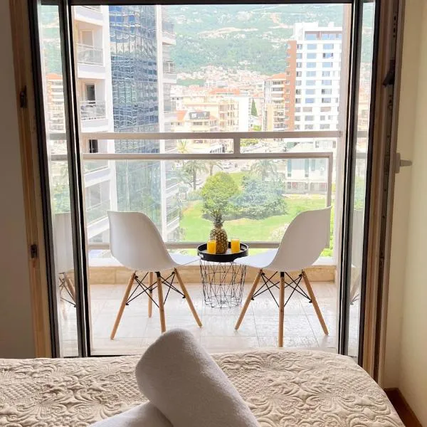 Four Views By The Sea Apartments, hótel í Budva