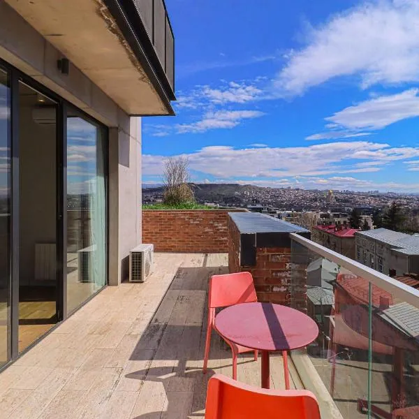 Stylish 2 BR 2 Balconies Apartment In Old Tbilisi, готель у Тбілісі