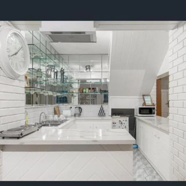 Apartment 1 - Family size apartment - 13 minutes to Melbourne Airport، فندق في Melbourne Intl
