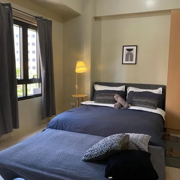 Cluster 3, 81 Newport Blvd near NAIA T3, отель в Маниле