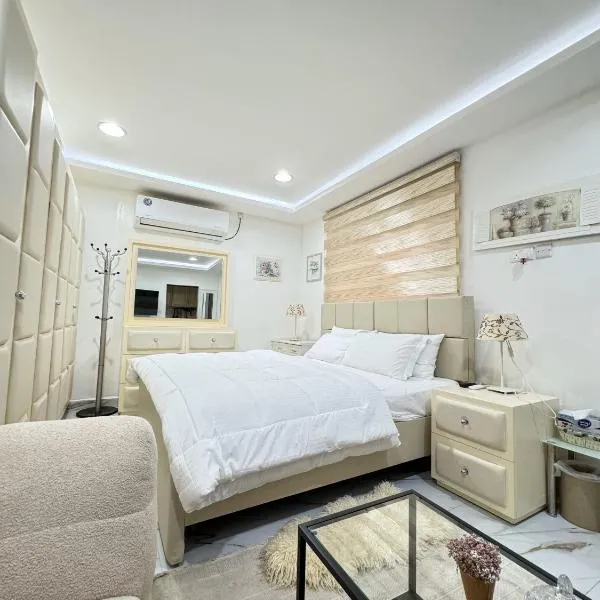 Velmora Cozy Private Room 11, hotel a Abu Dhab