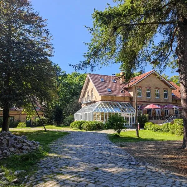 Hotel Schlösschen Sundische Wiese Zingst, hótel í Zingst