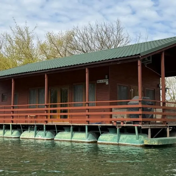 Houseboat - Beacon of happiness, Hotel in Jarovce