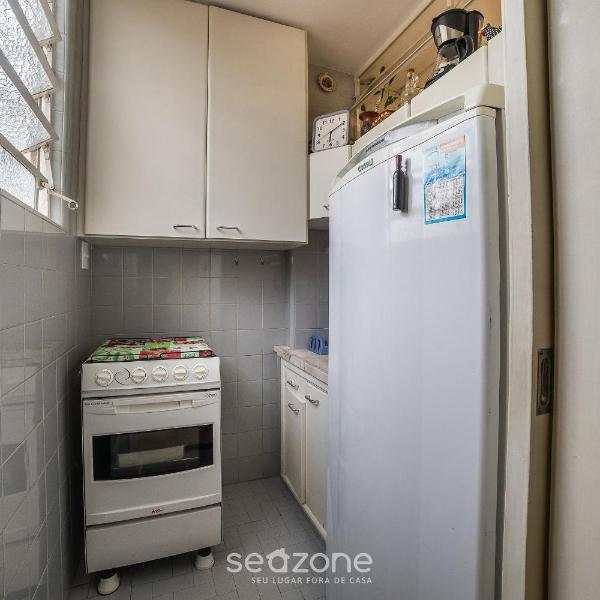 Studio em Cond. c/ Piscina no Centro QUI0605