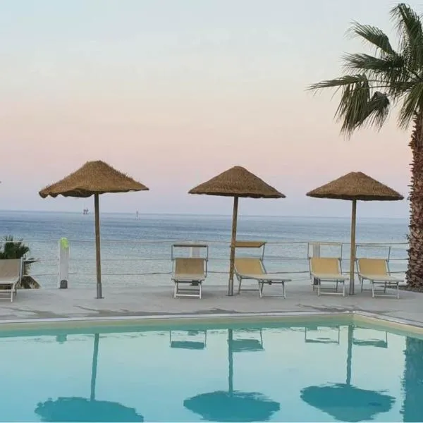 Pescasubacquea, hotel a Crotona