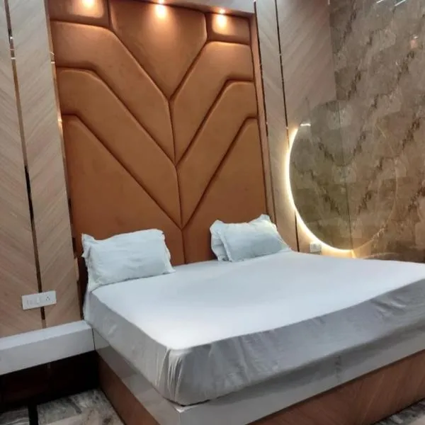 Shraddha Hotel, hotel en Aligarh