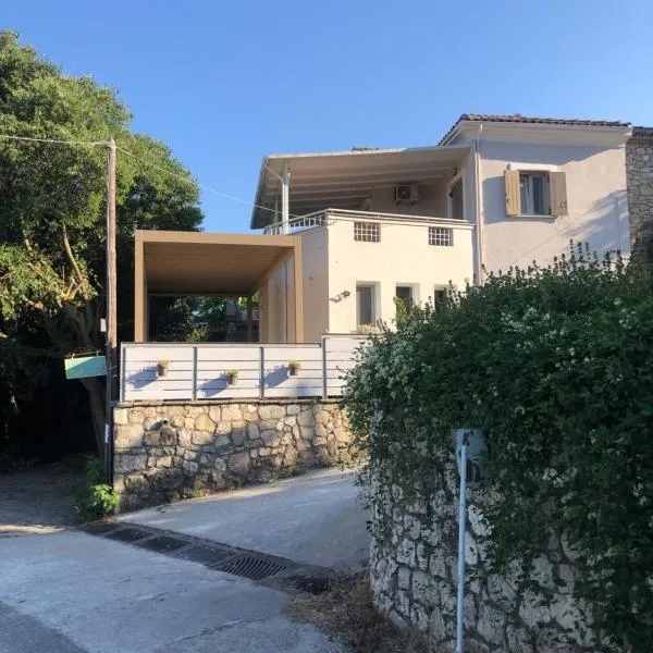 Lemonaki House Lefkada, מלון בAsprogerakata
