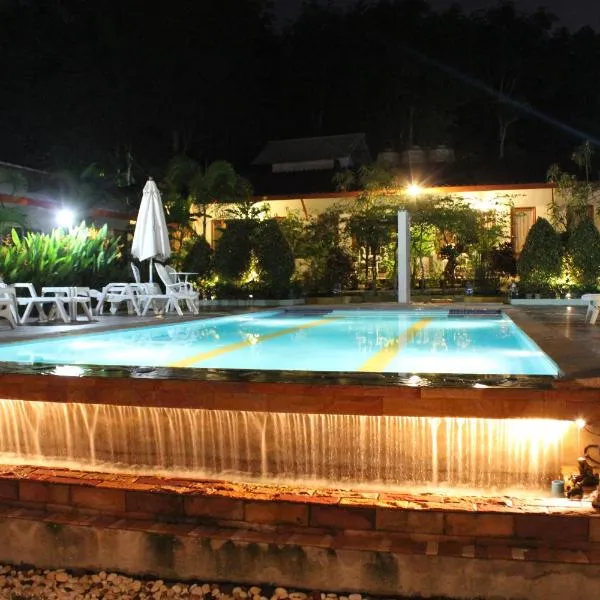 Phuket Muay Thai House, hotel v destinaci Chalong