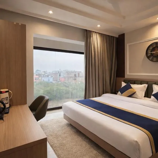 Bhakti Palace Vrindavan # Lavis & Luxury Rooms Near Bankey Bihari Mandir # vivan, hotel v destinácii Vrindavan