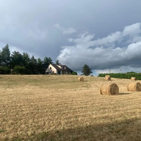 belle vue maison deux chambre: Saint-Sauveur-de-Peyre şehrinde bir otel