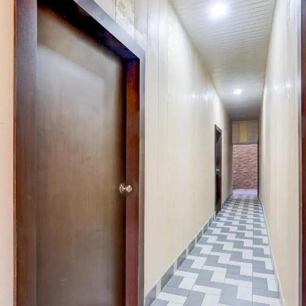 Super Hotel O Radha kunj By Namasya Retreat International, hotel v destinácii Prayagraj