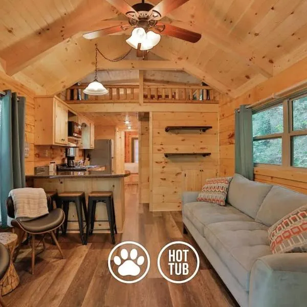 River Cabin Hot Tub & Swim Spa Near Downtown, Hotel in Chattanooga