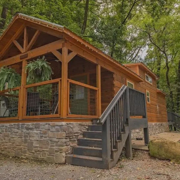 채터누가에 위치한 호텔 Papa Cabin Tiny Log Home Comfort In Rustic Bliss