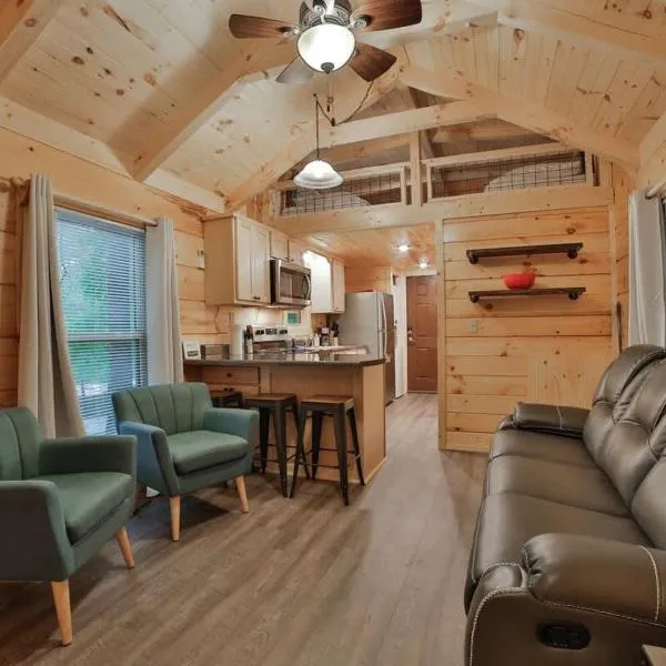 Martha Cabin Tiny Cabin By Downtown Chattanooga, hótel í Chattanooga