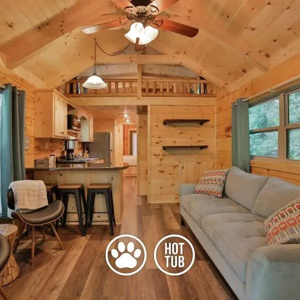 Bryce Cabin Lookout Mtn Tiny Home W Swim Spa, Hotel in Chattanooga