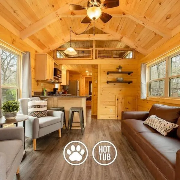 Meg Cabin Tiny Rustic Comfort On Lookout Mtn, Hotel in Chattanooga