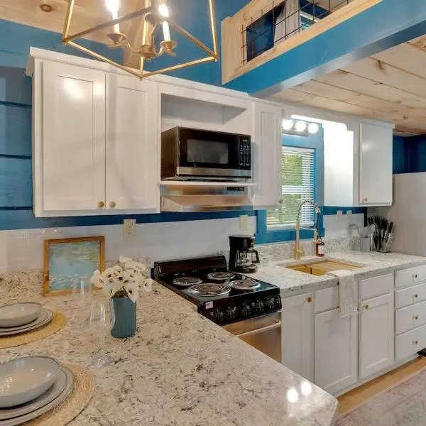 Pops Cabin Lookout Mountain Luxury Tiny Home, Hotel in Chattanooga