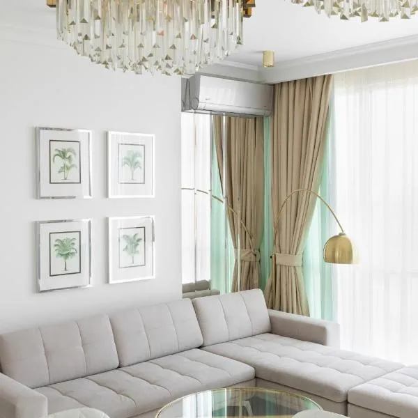 Luxury 3BR Apartment with Sea View GreenWood, khách sạn ở Odessa